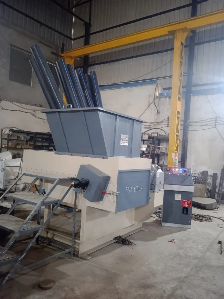Single Shaft Shredder Machine